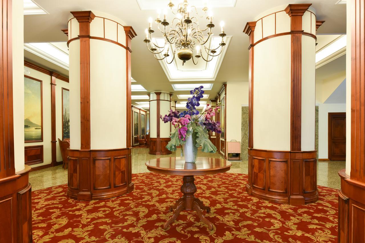 Hotel Belvedere Brăila Exteriör bild