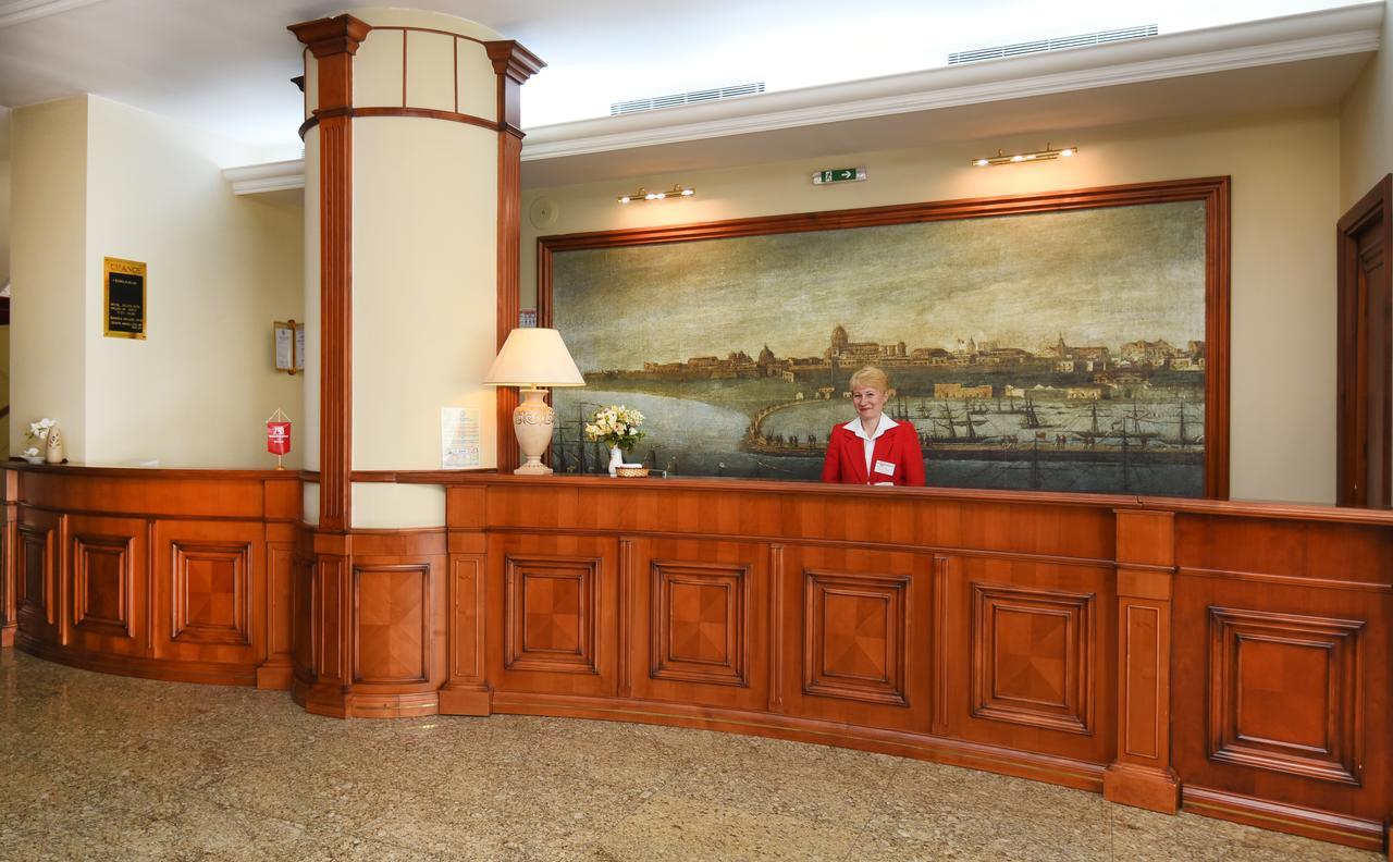 Hotel Belvedere Brăila Exteriör bild